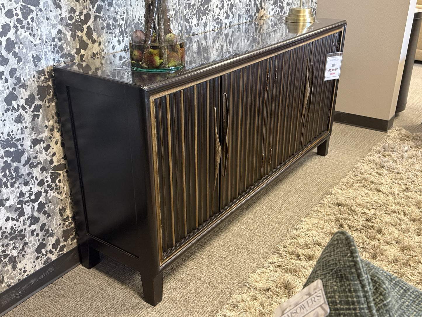 Black & Gold Buffet